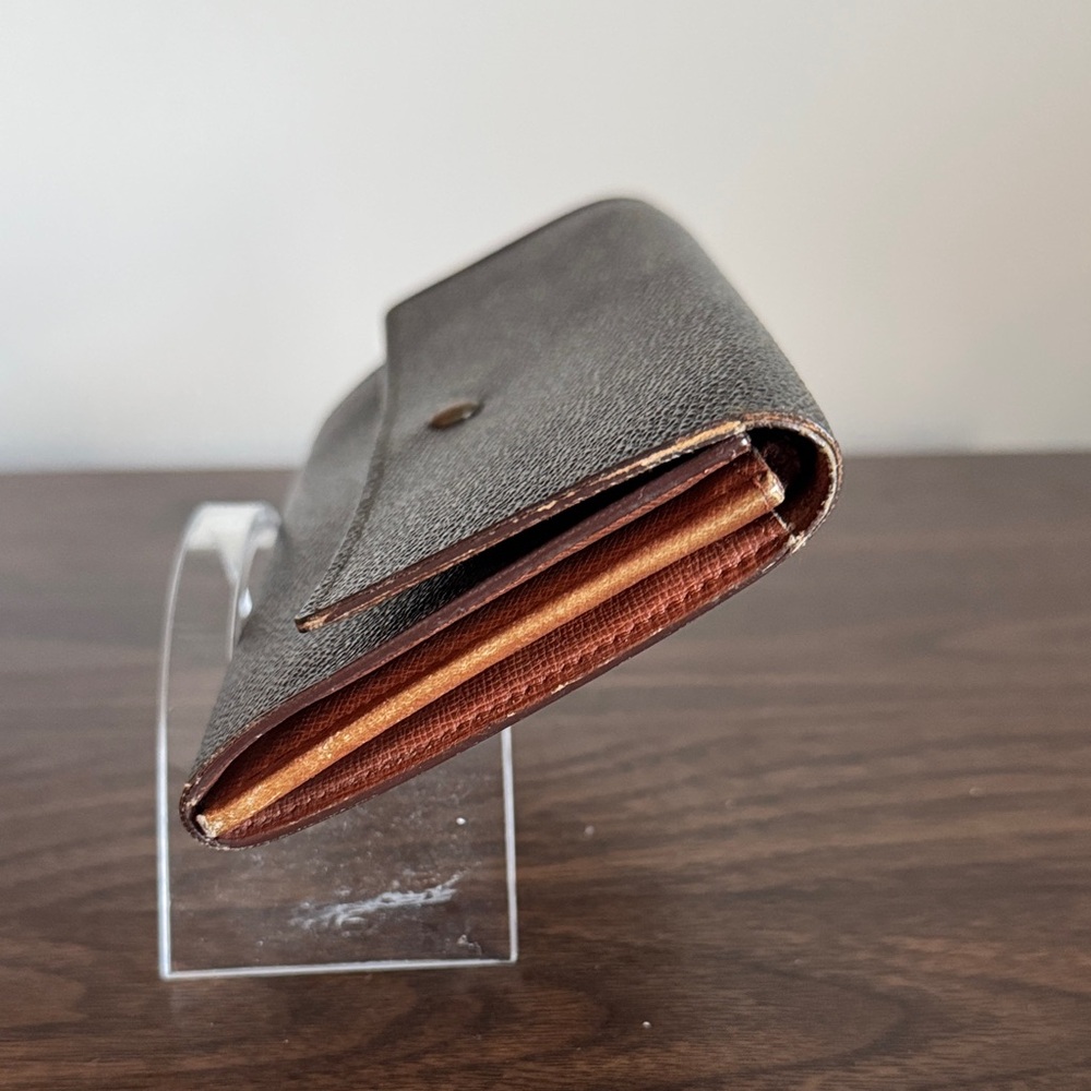Louis Vuitton Monogram Sarah Wallet - Picture 4 of 12